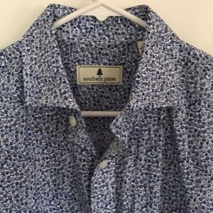 Men’s casual summer button down shirt